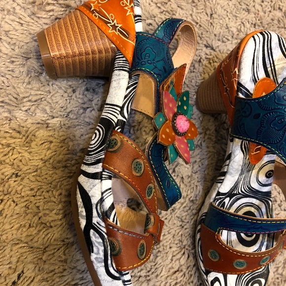 Sandals - Picture 3 of 3